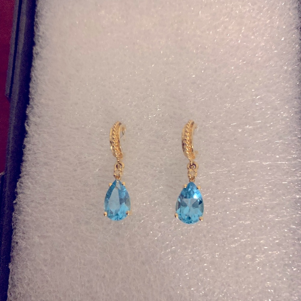 14k gold blue topaz dangle earrings.  Excellent condition- like new